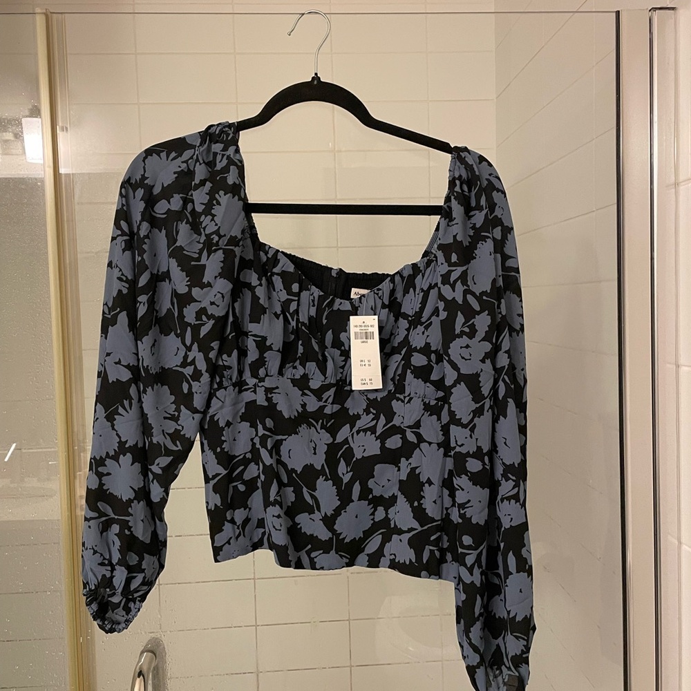 Abercrombie & Fitch Black and Blue Floral Crop Top - Picture 2 of 4